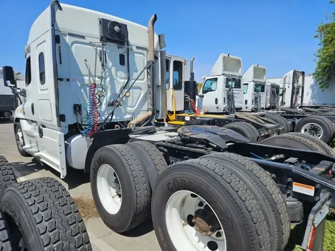 2017 FREIGHTLINER/MERCEDES CASCADIA 125