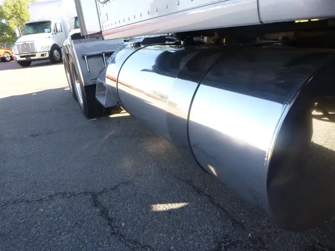 2020 Kenworth W990