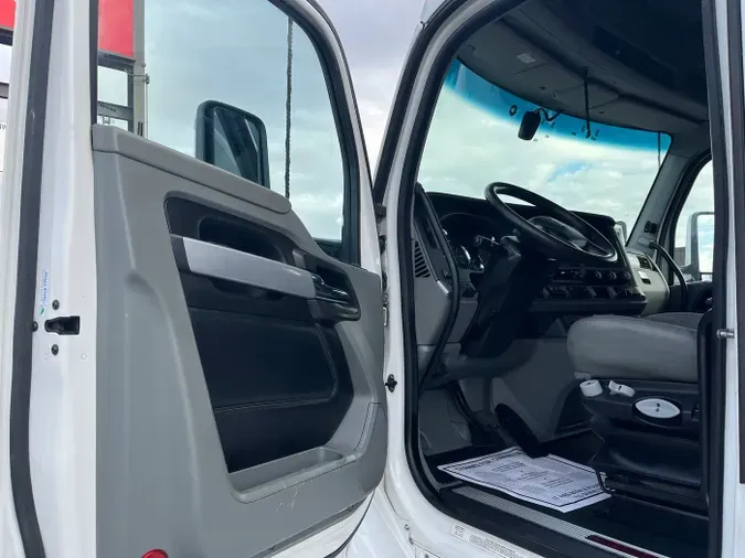 2022 Kenworth T680839cb2aa5bdf6db3463dfc91e5364197