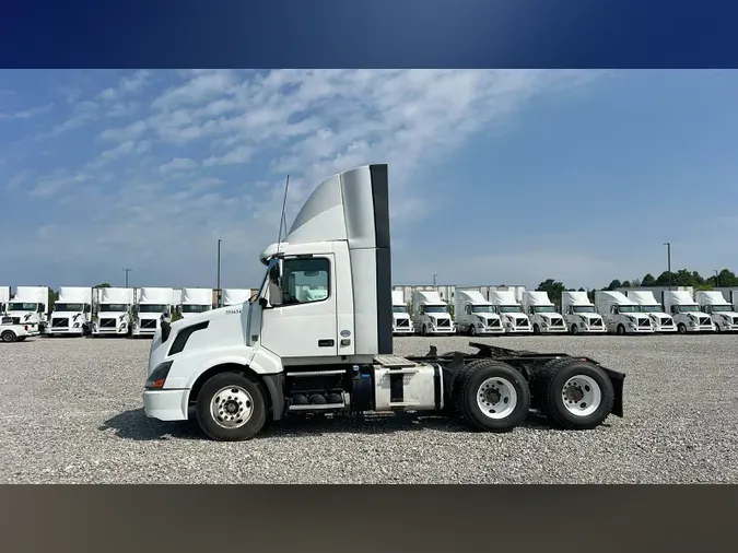 2016 Volvo VNL300