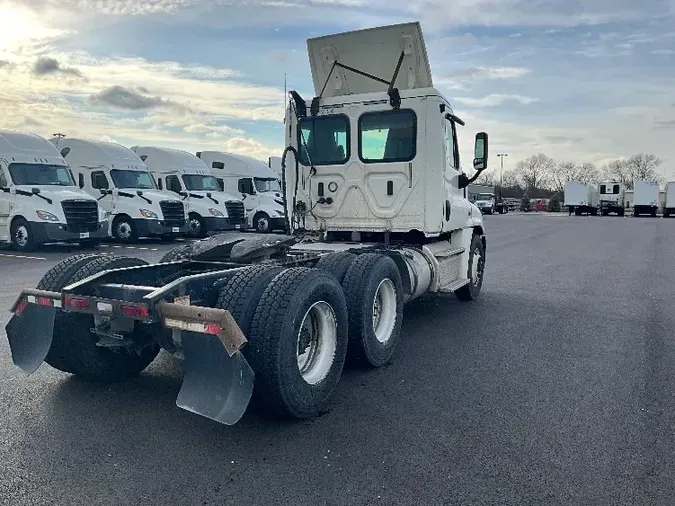 2018 Freightliner X12564ST