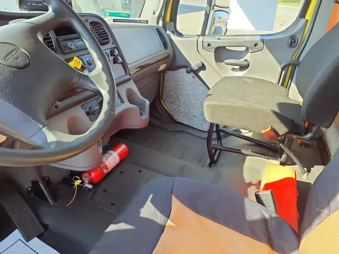 2016 FREIGHTLINER/MERCEDES M2 106