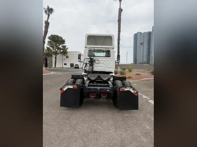 2019 NAVISTAR INTERNATIONAL RH613 DAYCAB S/A