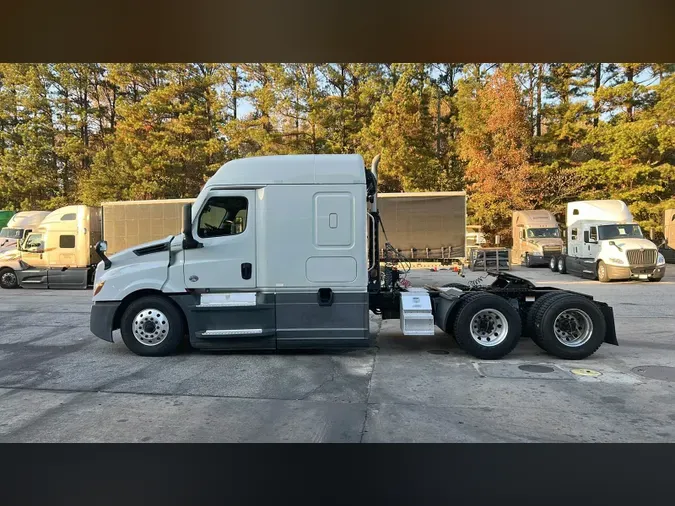 2021 Freightliner Cascadia 12683a40264890b3b1c0ac4035f0c6ad40f