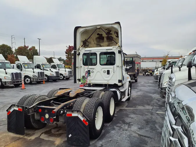 2016 FREIGHTLINER/MERCEDES CASCADIA 125