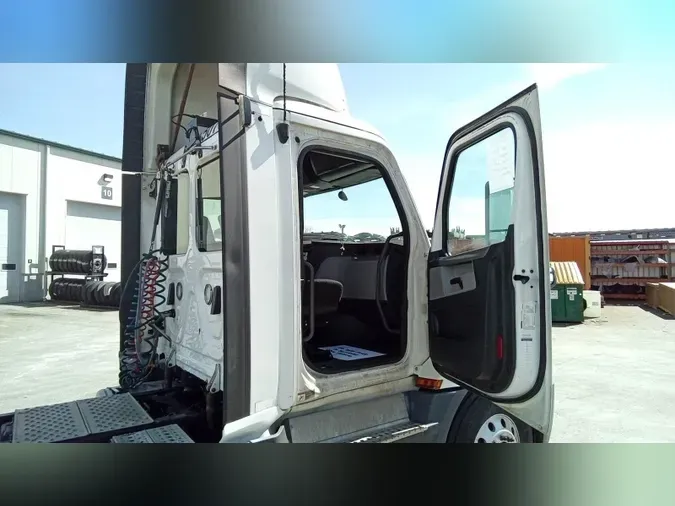 2020 Freightliner Cascadia 126