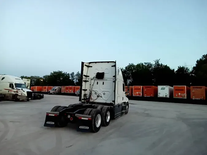 2021 Freightliner Cascadia 126