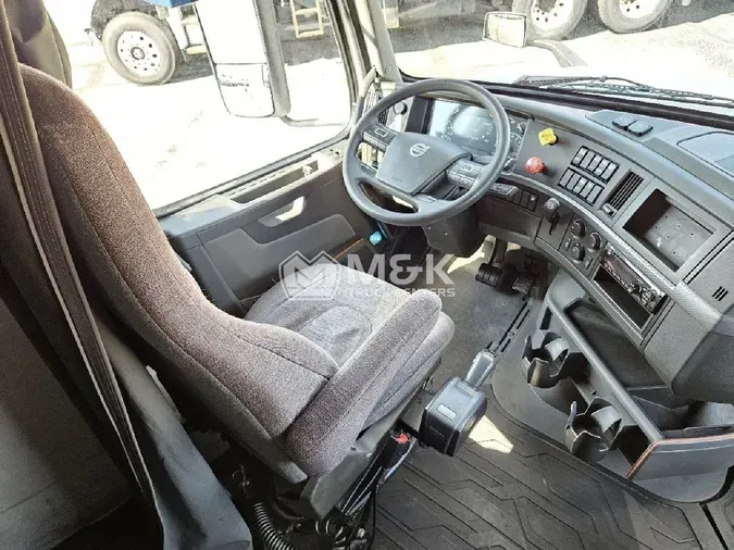 2019 VOLVO VNL64T760