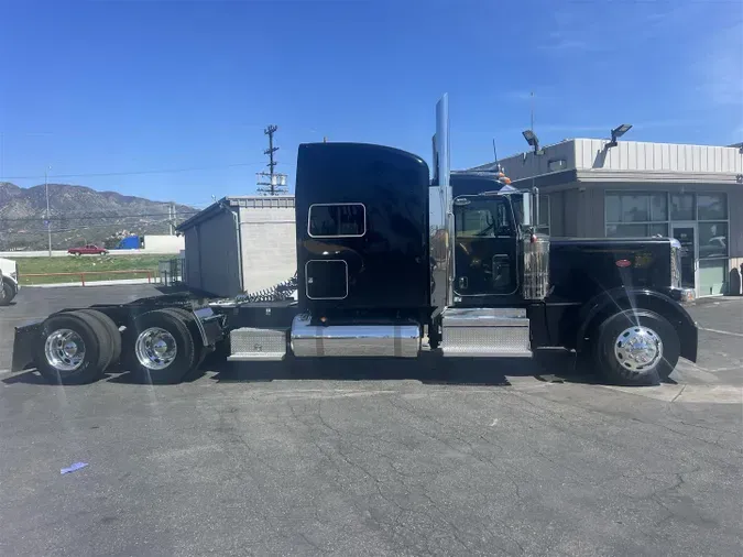 2021 Peterbilt 389