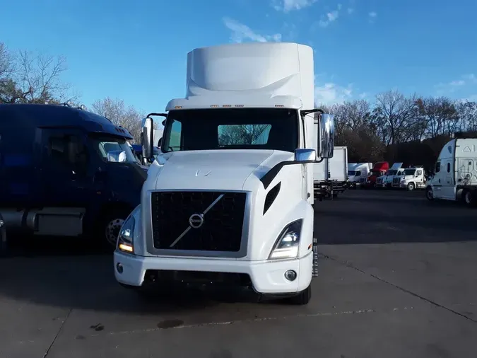 2019 VOLVO VNR42T 300