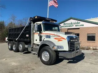 2017 MACK GRANITE GU813