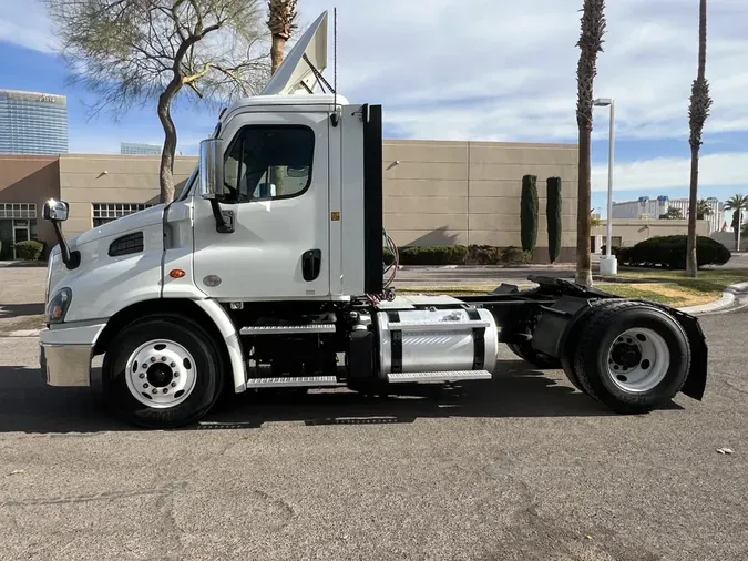 2017 FREIGHTLINER/MERCEDES CASCADIA 113