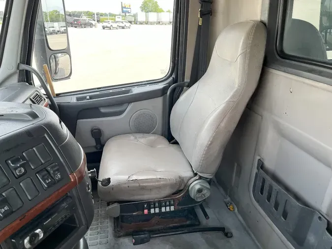 2005 VOLVO VNM