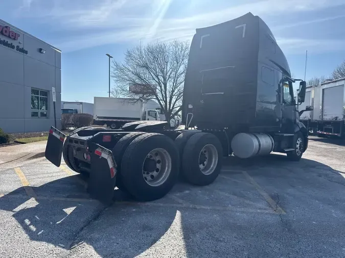 2020 VOLVO VNL64T-76083b6a0e0897e51d683a9fa5f0503f482