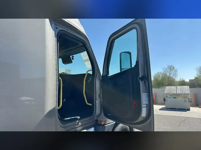 2024 Freightliner Cascadia 126