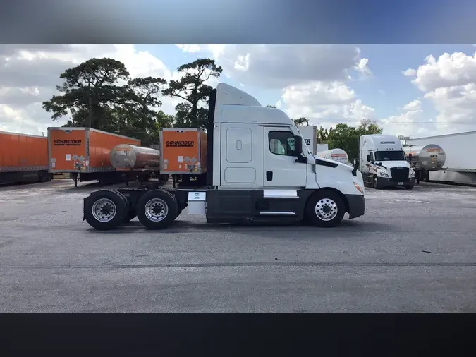 2021 Freightliner Cascadia 126
