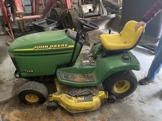 1999 John Deere LX279
