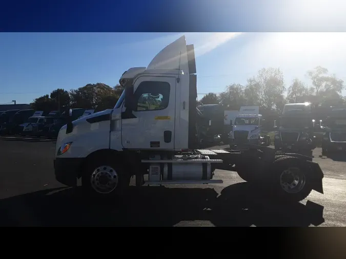 2019 Freightliner Cascadia 12683b9d38ad8df050d3b955c58123340f7