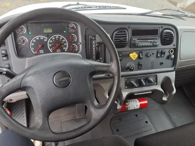 2014 FREIGHTLINER/MERCEDES M2 106