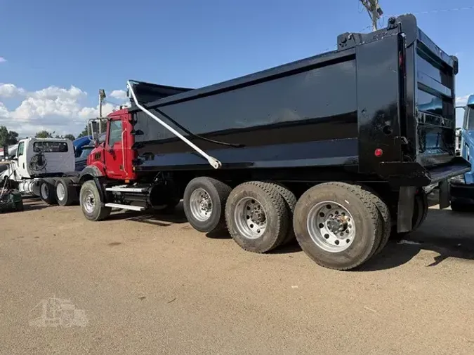 2010 MACK GRANITE GU813