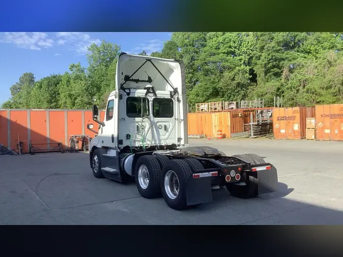 2020 Freightliner Cascadia 126