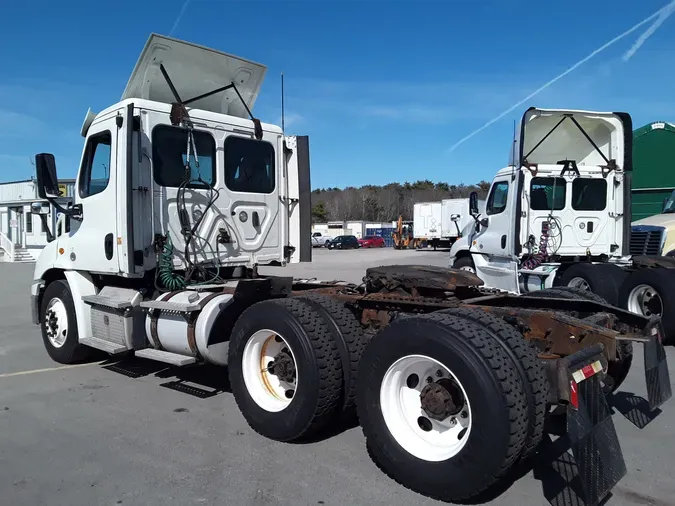 2018 FREIGHTLINER/MERCEDES CASCADIA 113