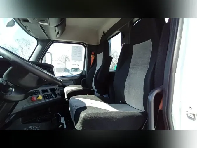 2020 Freightliner Cascadia 126