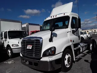 2018 FREIGHTLINER/MERCEDES CASCADIA 125