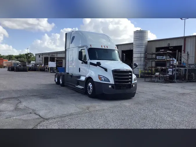 2021 Freightliner Cascadia83cd8bf2fc666417a546bfd10a35ee92