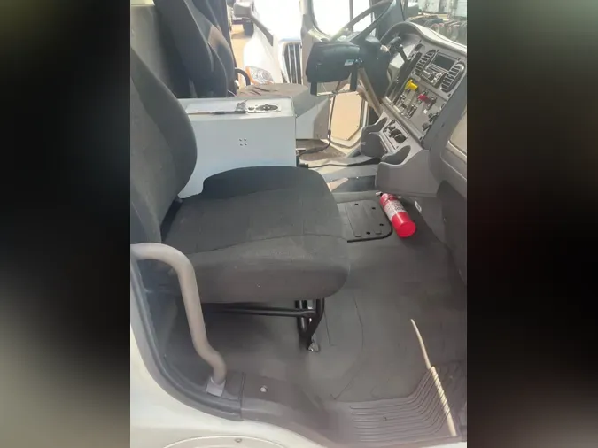 2018 FREIGHTLINER/MERCEDES M2 10683d422dbb1bdf21fa02aad4099cf6b59