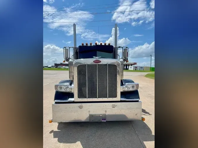 2022 Peterbilt 389