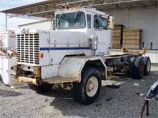 1981 Oshkosh FF2346 - 6x6 Cab & Chassis