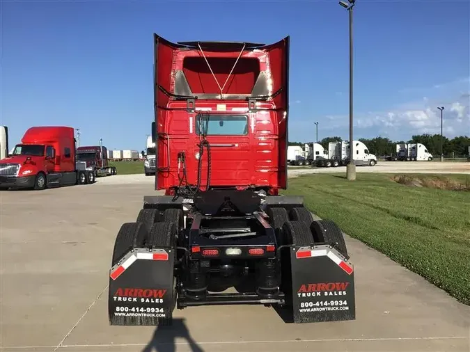 2020 VOLVO VNR300