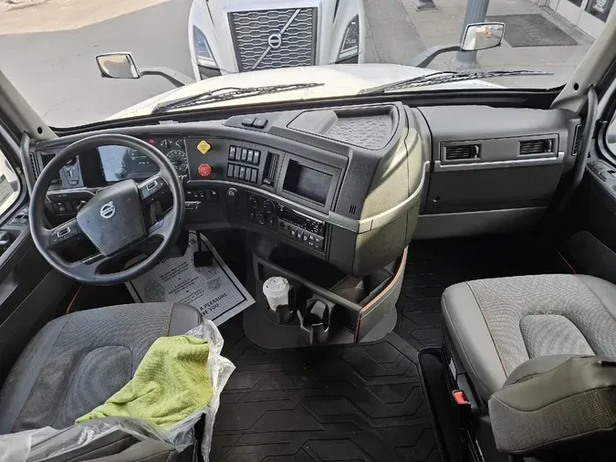 2020 VOLVO VNL64T760