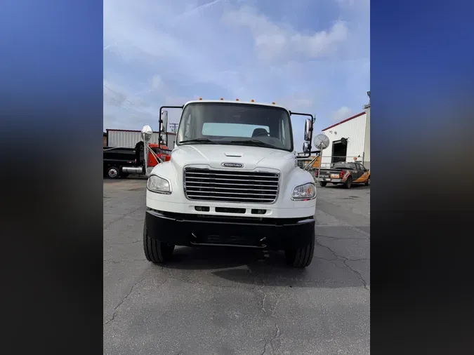 2018 Freightliner Business Class M2 106