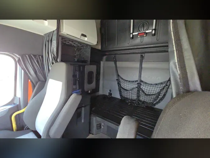 2022 Freightliner Cascadia 12683df7df839e6f3a6c5f72fab4beca121