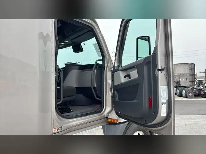 2022 Freightliner Cascadia 126