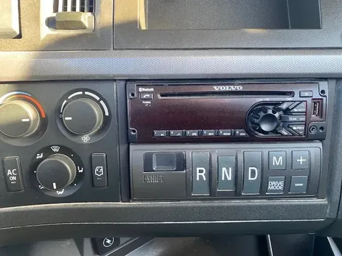 2021 Volvo VNR64T300