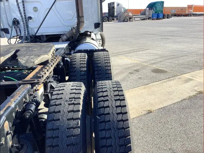 2019 Freightliner Cascadia 126