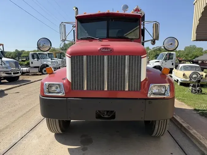 2004 PETERBILT 330