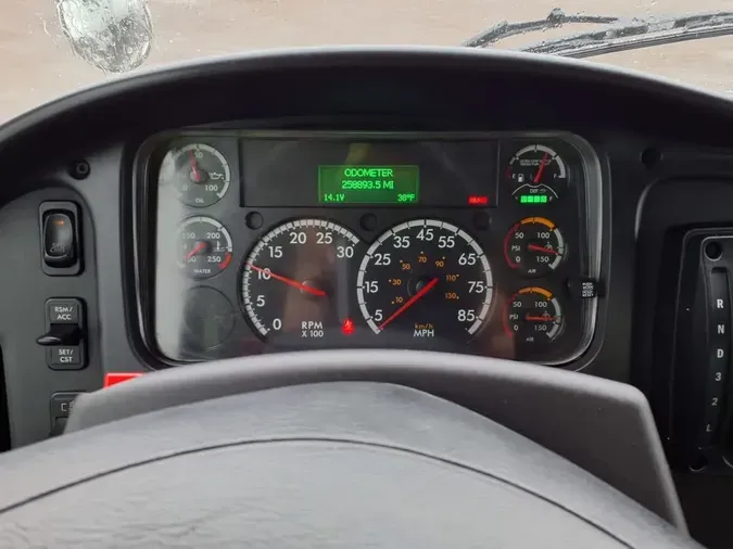 2020 FREIGHTLINER/MERCEDES M2 106