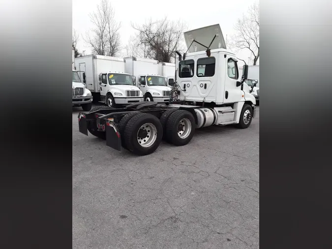 2020 FREIGHTLINER/MERCEDES CASCADIA 125