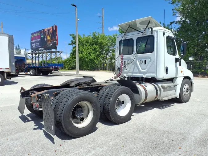 2019 FREIGHTLINER/MERCEDES CASCADIA 12583ea46492a3f9aa21d24d843643b75f9