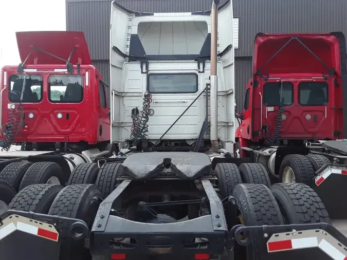 2019 VOLVO VNL64T-300