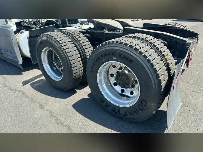 2021 Freightliner Cascadia 126