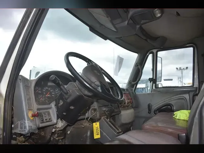 2004 INTERNATIONAL DURASTAR 4300