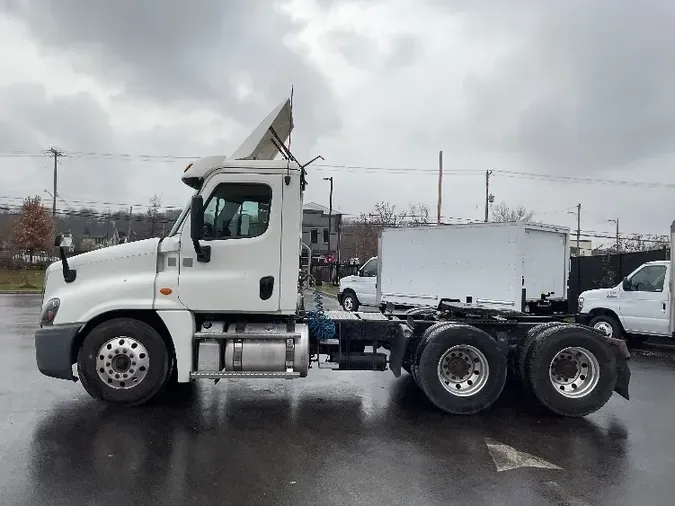 2018 Freightliner X12564ST