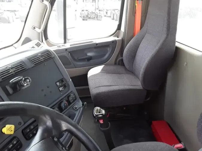 2020 FREIGHTLINER/MERCEDES CASCADIA 113