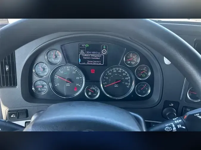 2022 KENWORTH T880