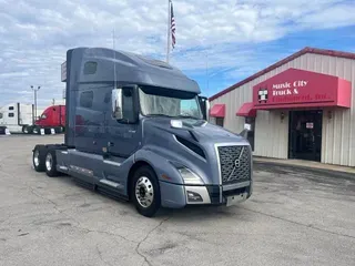 2022 VOLVO VNL64T760